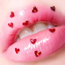 LOVELY KISS