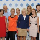 Krystyna Lasoń i obsada serialu "Szkoła"