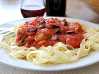 Przepis na tagliatelle z kurczakiem.