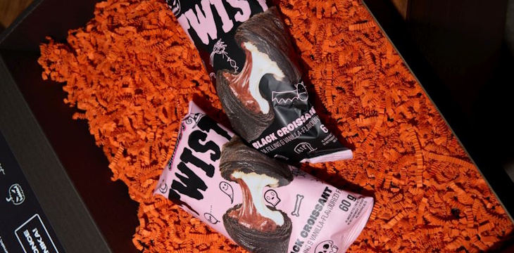 Pierwszy na rynku czarny croissant na Halloween