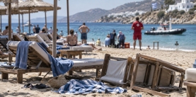 Kłótnia o leżak zakończyła się tragedią. 82-latek zmarł po bójce na plaży w Grecji