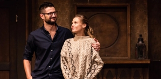 Między grozą a uśmiechem — magia „Wrócę przed północą” w Teatrze Kwadrat