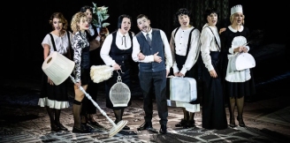 „Karnawał Warszawski” w Teatrze Komedia – wspomnienia, czułość i niedopowiedziane marzenia