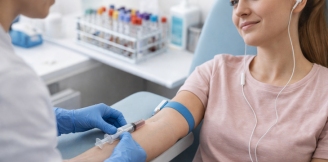 Pobieranie krwi bez paniki: Twój przewodnik po bezstresowej wizycie w laboratorium.