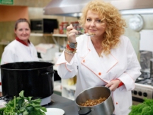 Magda Gessler w pseudo-domowej restauracji